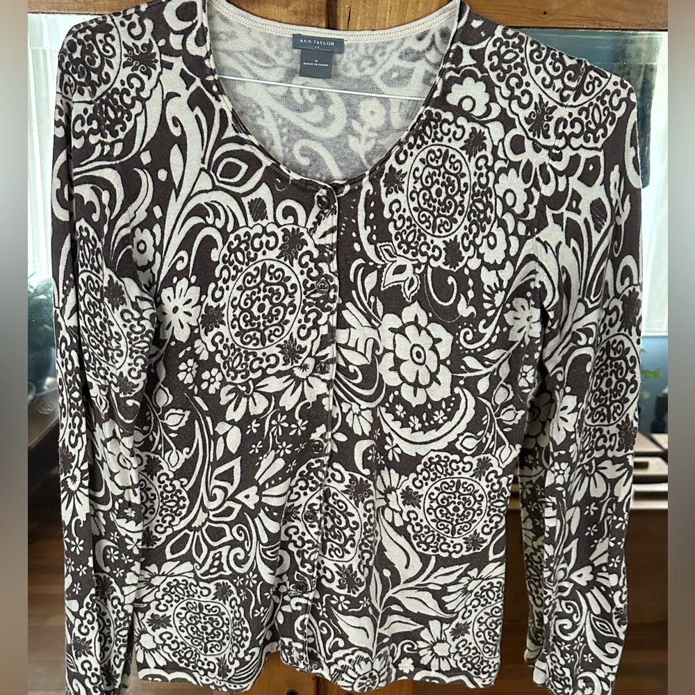 Ann Taylor brown and cream cardigan. Long sleeved. Size small.